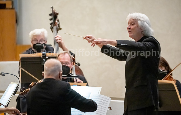 Pacific Symphony and the Pacific Chorale will present a “Concert for Healing”