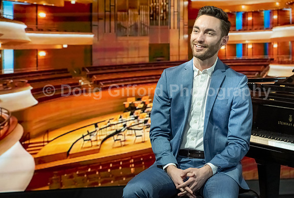 Pacific Symphony 2023-24 Pops Conductor, Enrico Lopez-Yañez
