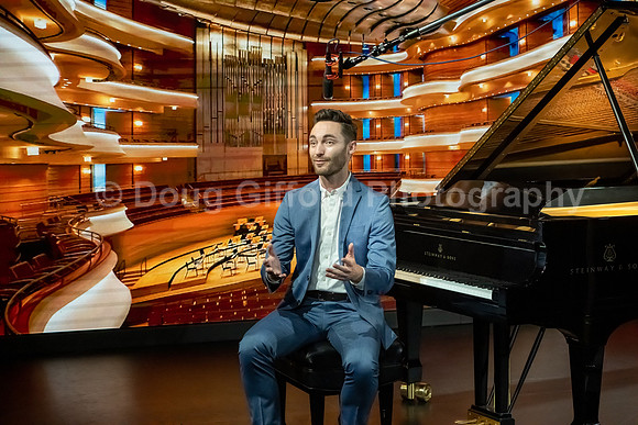 Pacific Symphony 2023-24 Pops Conductor, Enrico Lopez-Yañez