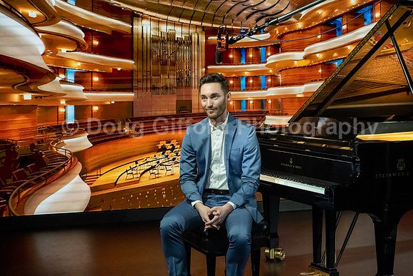 Pacific Symphony 2023-24 Pops Conductor, Enrico Lopez-Yañez