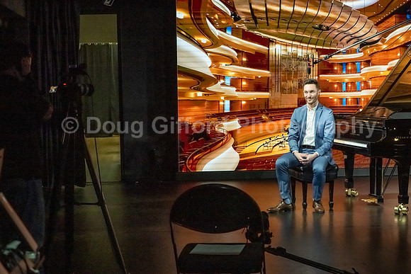 Pacific Symphony 2023-24 Pops Conductor, Enrico Lopez-Yañez