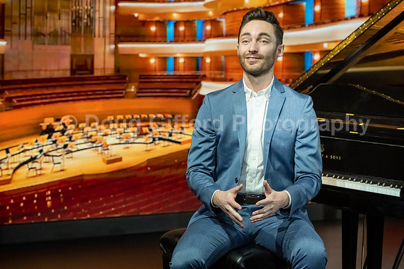 Pacific Symphony 2023-24 Pops Conductor, Enrico Lopez-Yañez