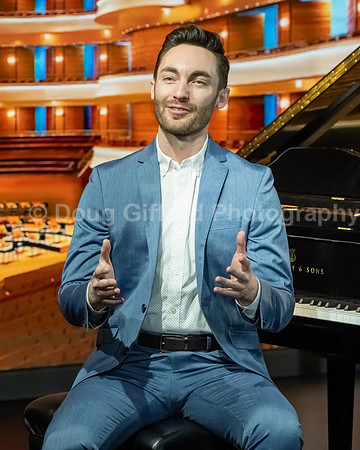 Pacific Symphony 2023-24 Pops Conductor, Enrico Lopez-Yañez