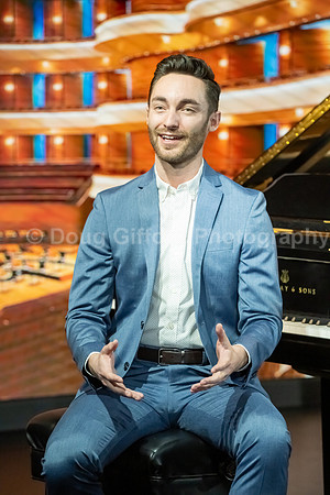 Pacific Symphony 2023-24 Pops Conductor, Enrico Lopez-Yañez