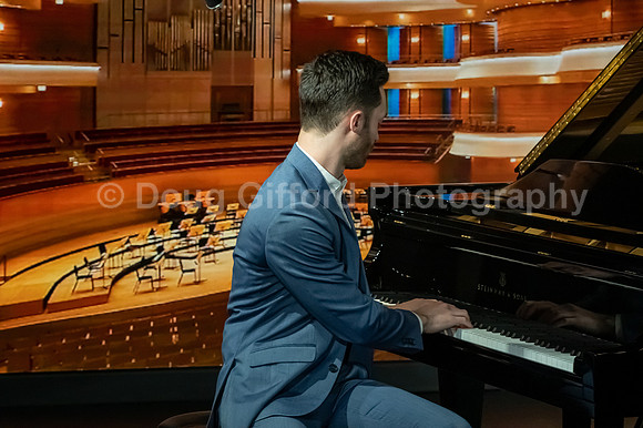 Pacific Symphony 2023-24 Pops Conductor, Enrico Lopez-Yañez