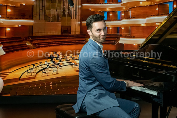 Pacific Symphony 2023-24 Pops Conductor, Enrico Lopez-Yañez