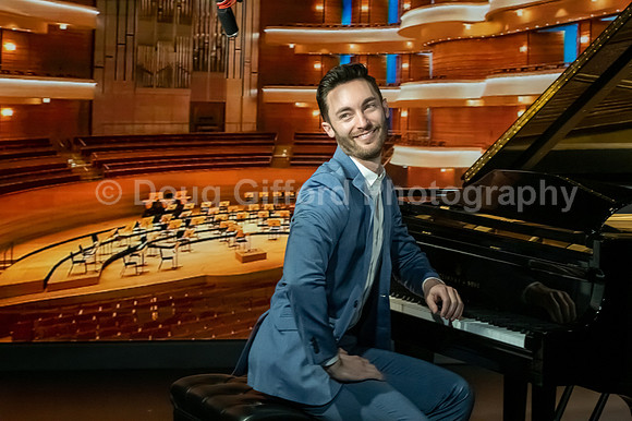 Pacific Symphony 2023-24 Pops Conductor, Enrico Lopez-Yañez