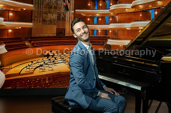 Pacific Symphony 2023-24 Pops Conductor, Enrico Lopez-Yañez