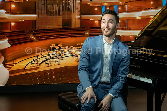Pacific Symphony 2023-24 Pops Conductor, Enrico Lopez-Yañez