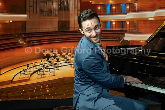 Pacific Symphony 2023-24 Pops Conductor, Enrico Lopez-Yañez