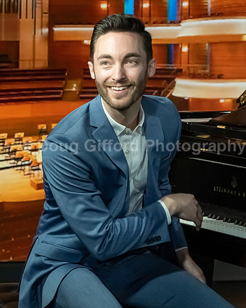 Pacific Symphony 2023-24 Pops Conductor, Enrico Lopez-Yañez