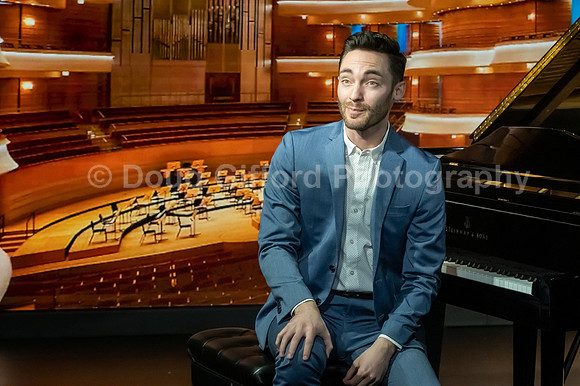 Pacific Symphony 2023-24 Pops Conductor, Enrico Lopez-Yañez