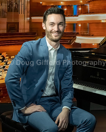 Pacific Symphony 2023-24 Pops Conductor, Enrico Lopez-Yañez