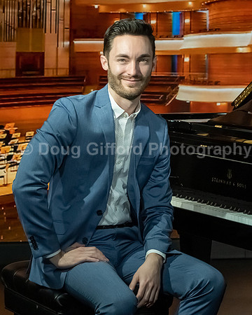 Pacific Symphony 2023-24 Pops Conductor, Enrico Lopez-Yañez