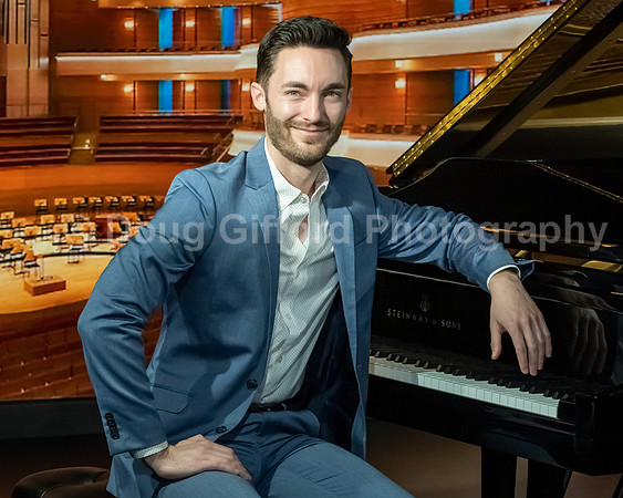 Pacific Symphony 2023-24 Pops Conductor, Enrico Lopez-Yañez