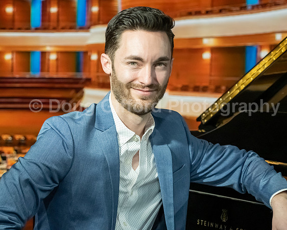 Pacific Symphony 2023-24 Pops Conductor, Enrico Lopez-Yañez