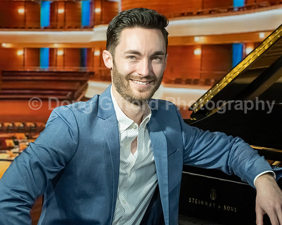Pacific Symphony 2023-24 Pops Conductor, Enrico Lopez-Yañez