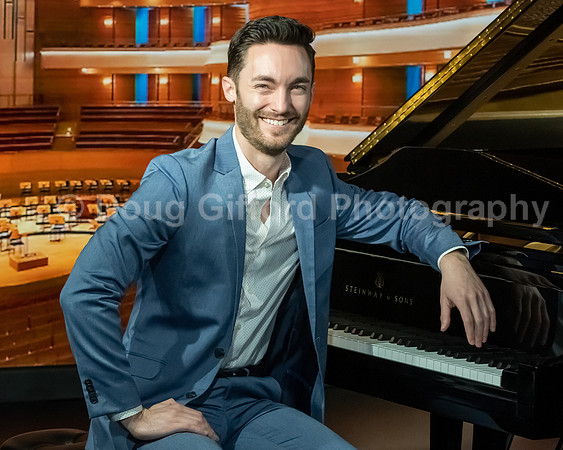 Pacific Symphony 2023-24 Pops Conductor, Enrico Lopez-Yañez