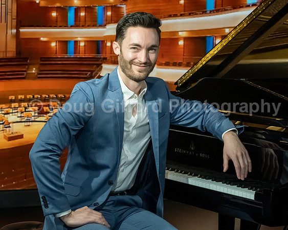 Pacific Symphony 2023-24 Pops Conductor, Enrico Lopez-Yañez