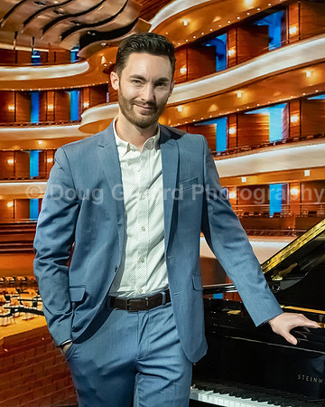 Pacific Symphony 2023-24 Pops Conductor, Enrico Lopez-Yañez