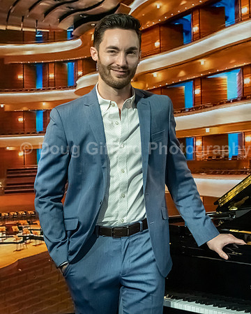 Pacific Symphony 2023-24 Pops Conductor, Enrico Lopez-Yañez
