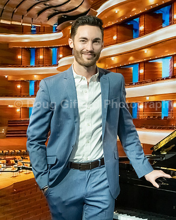 Pacific Symphony 2023-24 Pops Conductor, Enrico Lopez-Yañez