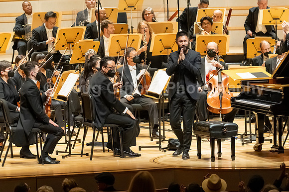 Pacific Symphony - Tao Plays Mozart