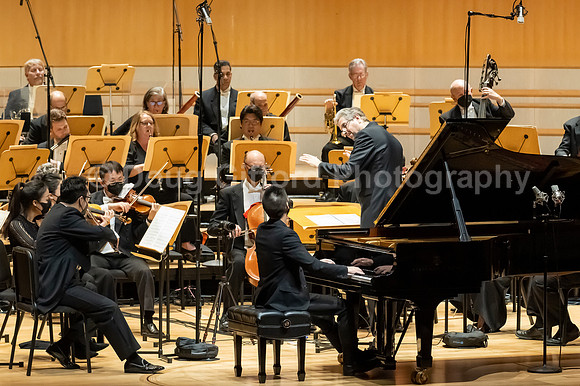 Pacific Symphony - Tao Plays Mozart
