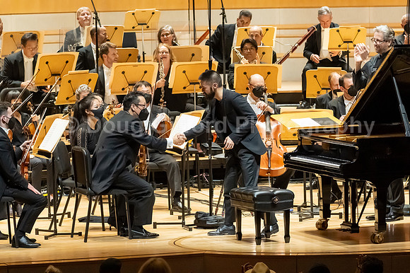 Pacific Symphony - Tao Plays Mozart