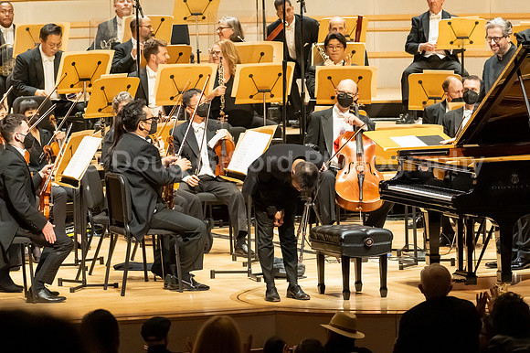 Pacific Symphony - Tao Plays Mozart