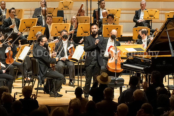 Pacific Symphony - Tao Plays Mozart