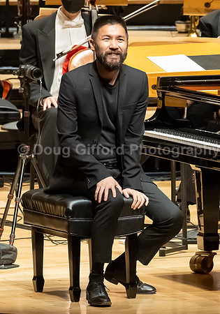 Pacific Symphony - Tao Plays Mozart