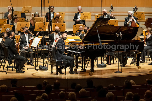 Pacific Symphony - Tao Plays Mozart