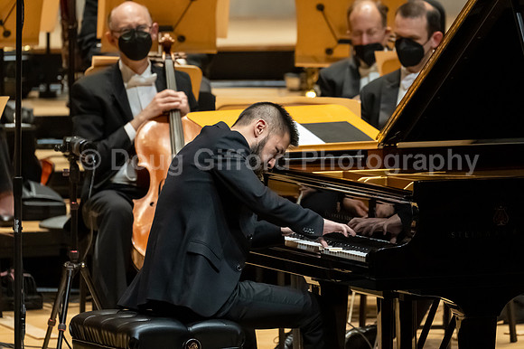 Pacific Symphony - Tao Plays Mozart