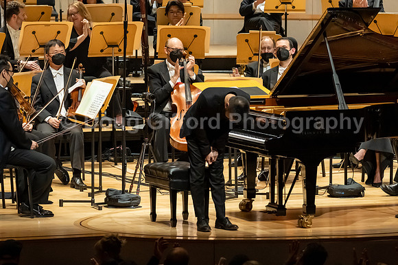 Pacific Symphony - Tao Plays Mozart