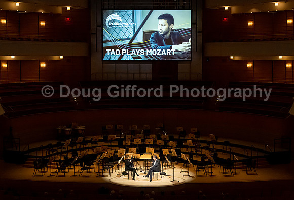 Pacific Symphony - Tao Plays Mozart