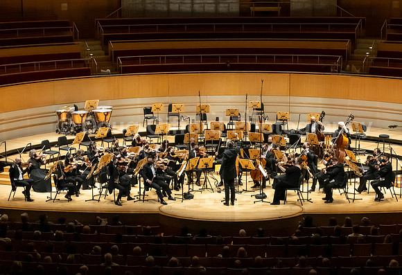 Pacific Symphony - Tao Plays Mozart