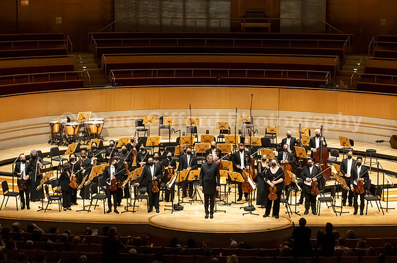 Pacific Symphony - Tao Plays Mozart