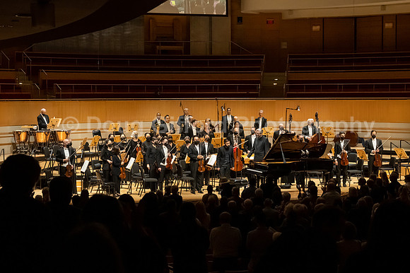 Pacific Symphony - Tao Plays Mozart
