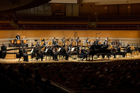 Pacific Symphony - Tao Plays Mozart