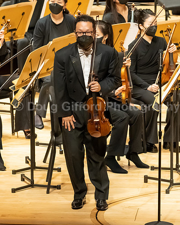 Pacific Symphony - Tao Plays Mozart