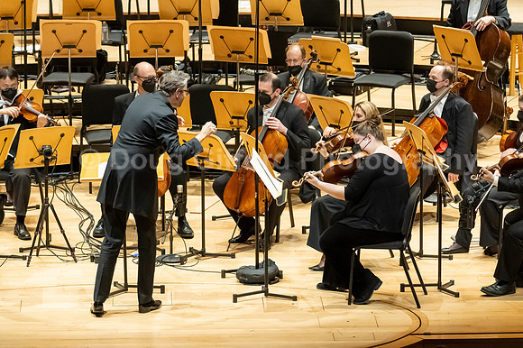 Pacific Symphony - Tao Plays Mozart