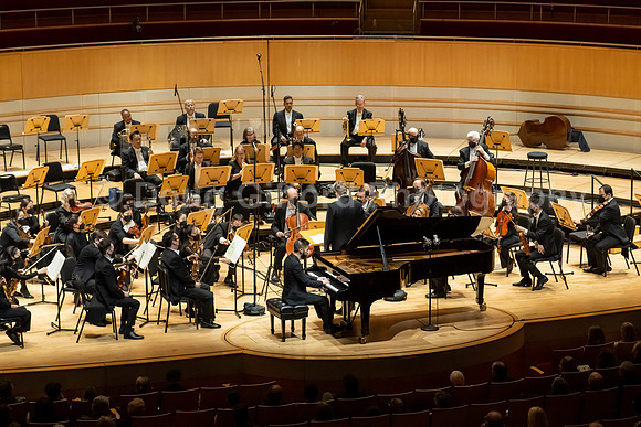 Pacific Symphony - Tao Plays Mozart