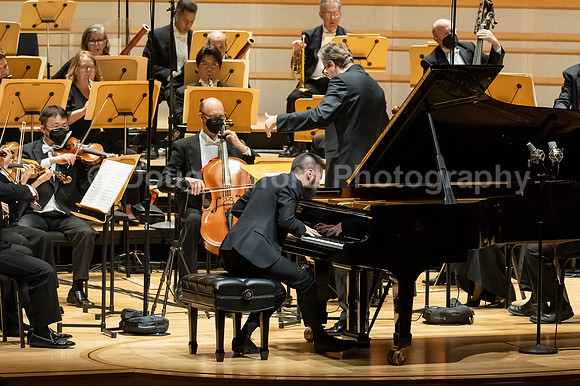 Pacific Symphony - Tao Plays Mozart
