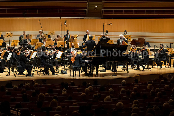 Pacific Symphony - Tao Plays Mozart