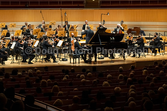 Pacific Symphony - Tao Plays Mozart