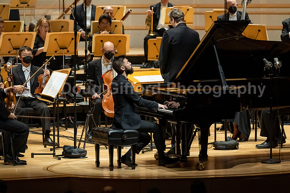 Pacific Symphony - Tao Plays Mozart