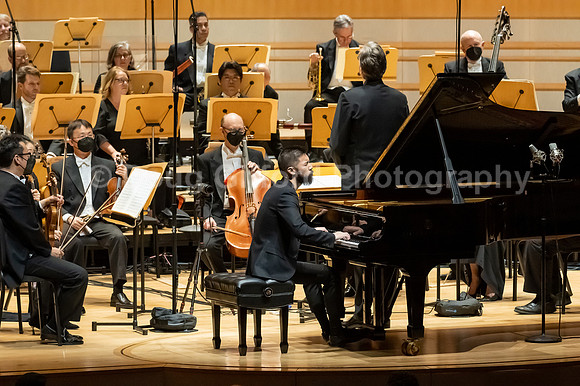 Pacific Symphony - Tao Plays Mozart