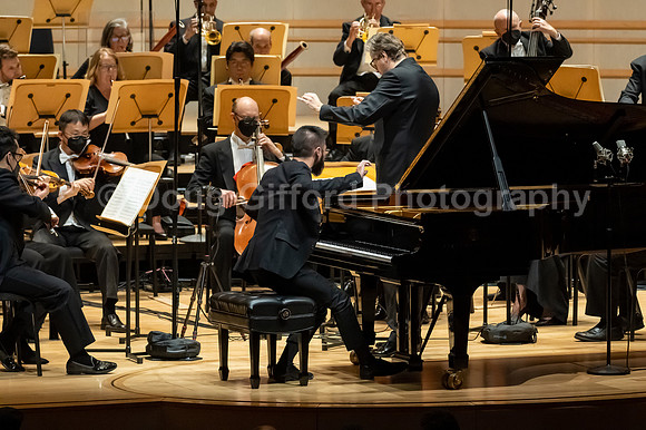Pacific Symphony - Tao Plays Mozart