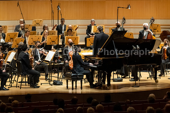 Pacific Symphony - Tao Plays Mozart